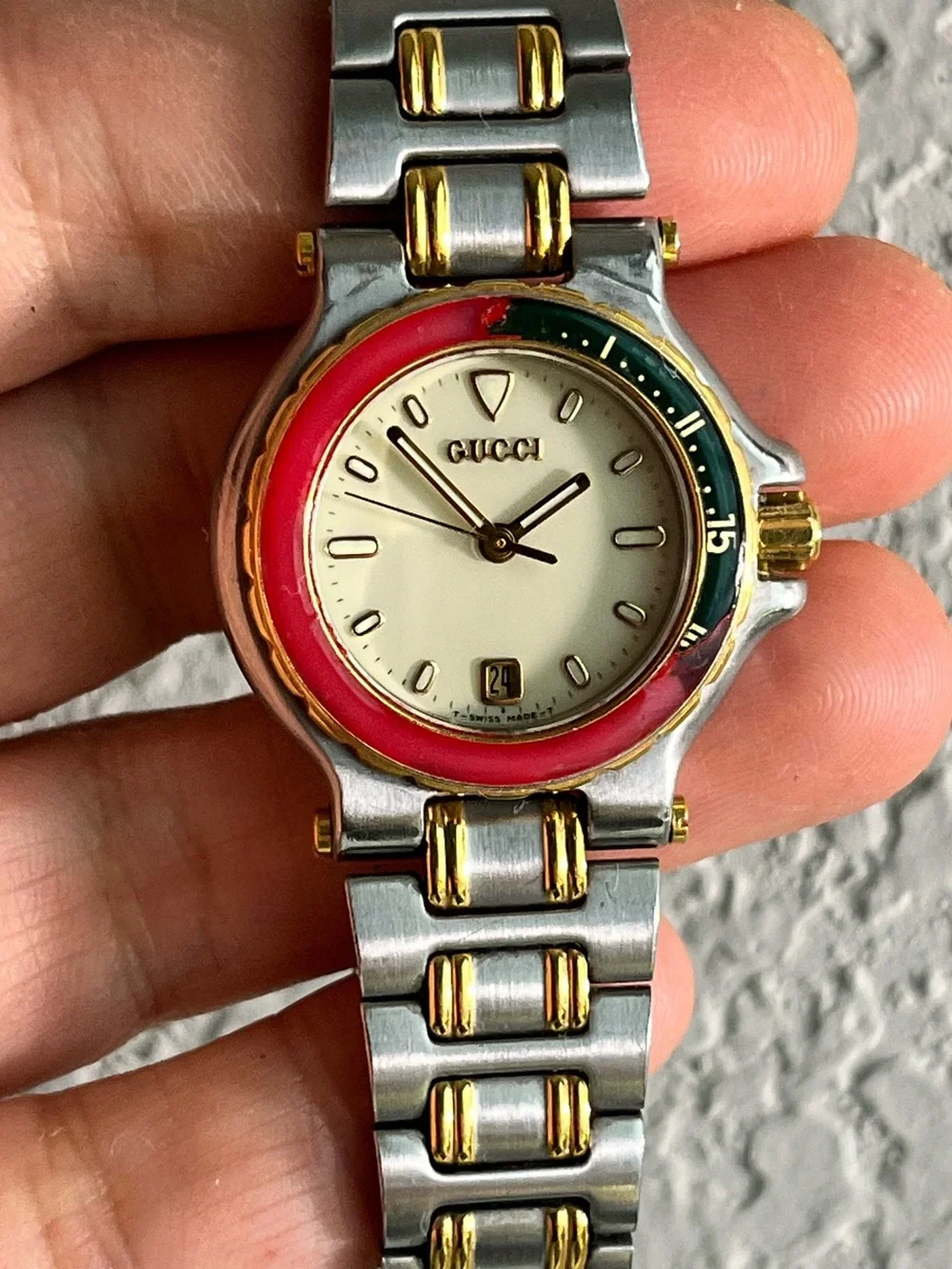 READ.. GUCCI 9700L sherry line enamel rotating bezel
